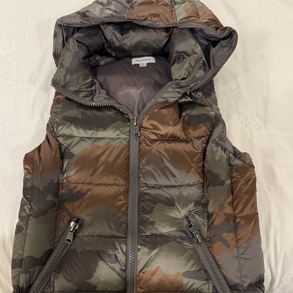Evereve Camo Hooded Puffer Vest